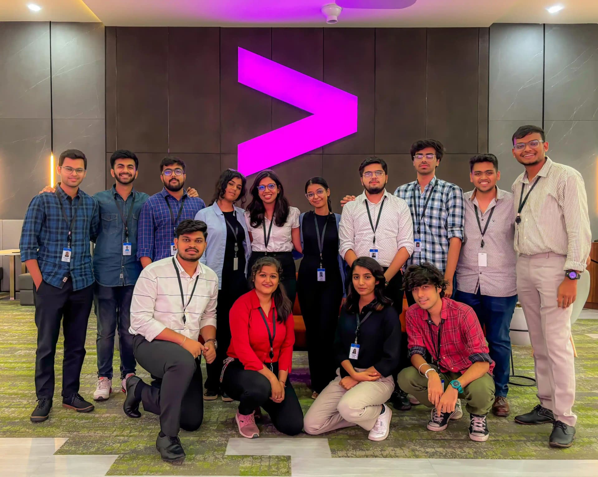 /experience/accenture/team.webp