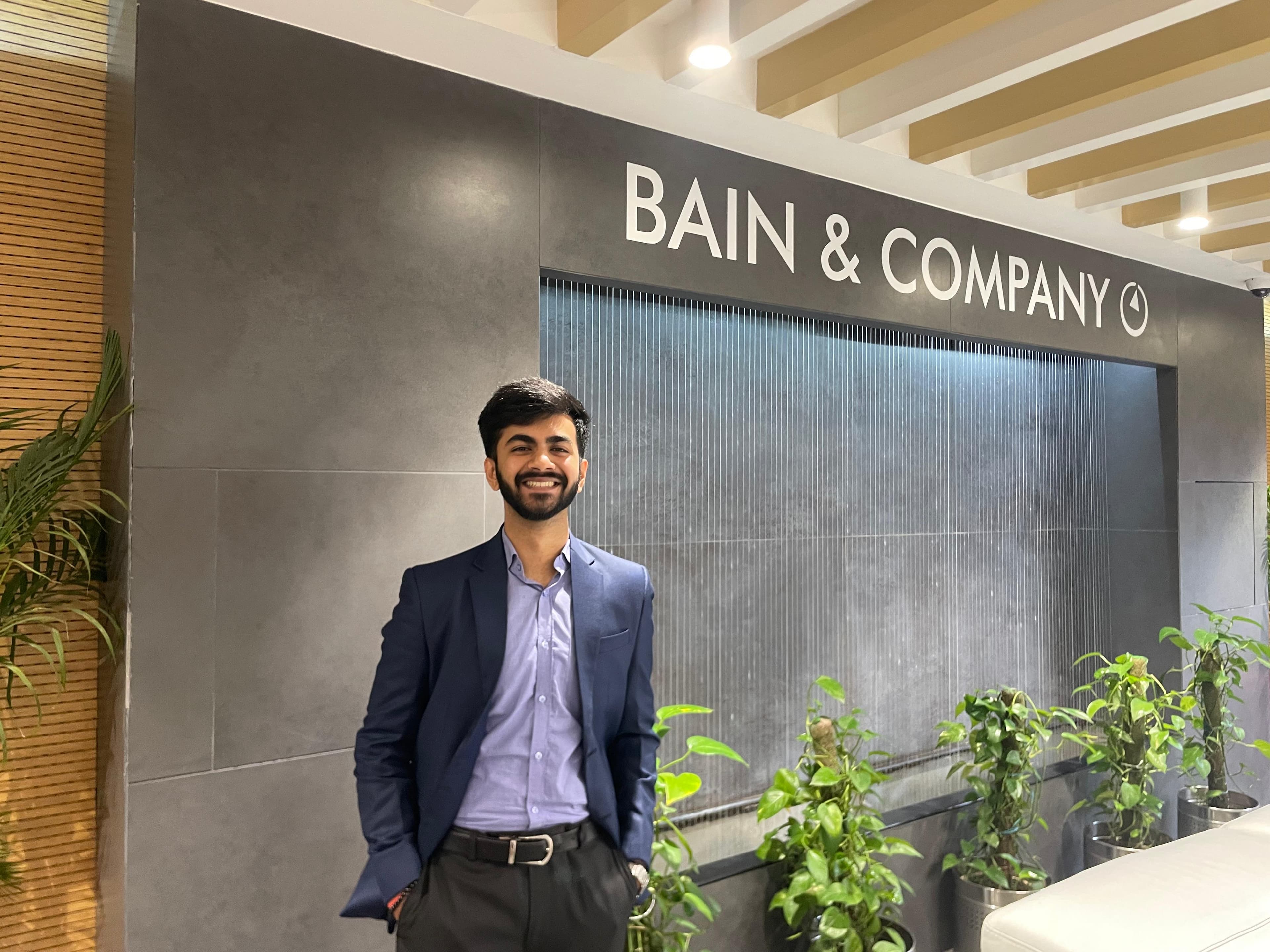 tech consultant @ bain & co. logo